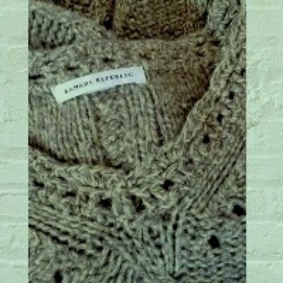 Banana Republic Olive Green Embroidered V-Neckline Pullover Long Sleeve - Picture 5 of 5